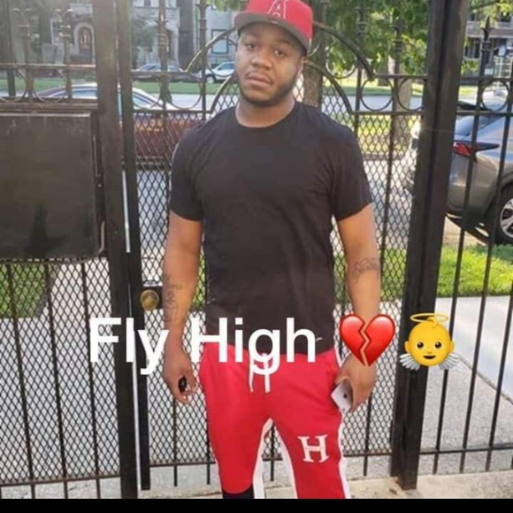 Profile Picture of Hardbody Molo (@hardbodymolo) on Poshmark