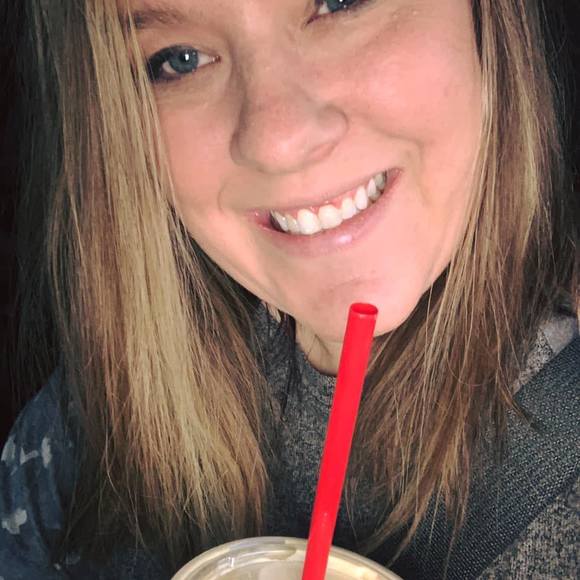 Cassie Yount keeney - Poshmark Profile Picture of Cassie Yount keeney (@cakeeney) on Poshmark