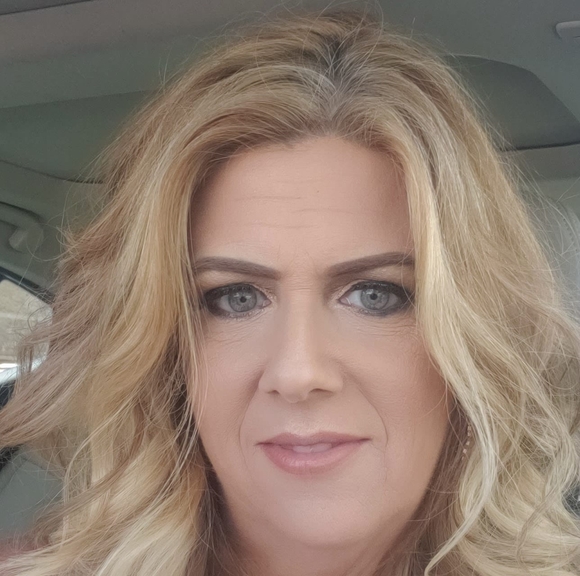 Profile Picture of Angie Roscoe (@hmdcom1) on Poshmark