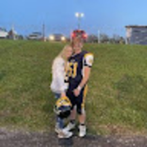 Profile Picture of Delton Rotz (@deltonrots) on Poshmark