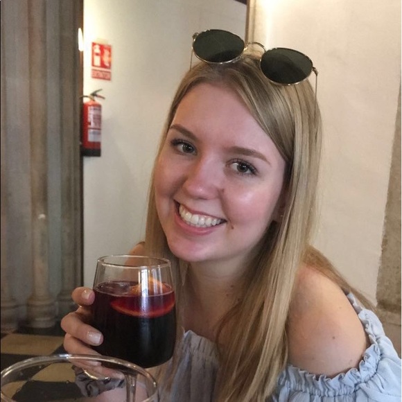 Profile Picture of Samantha Antczak (@samantczak) on Poshmark