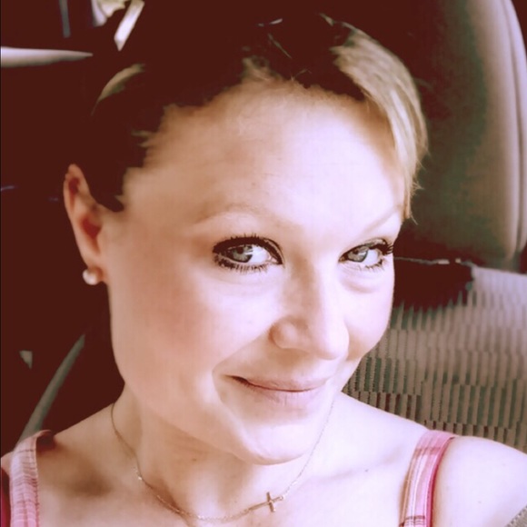 Profile Picture of Tiffnee Skeeters (@tiffnee10) on Poshmark