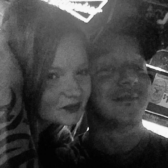 Profile Picture of Tori Barron (@xotorrri) on Poshmark