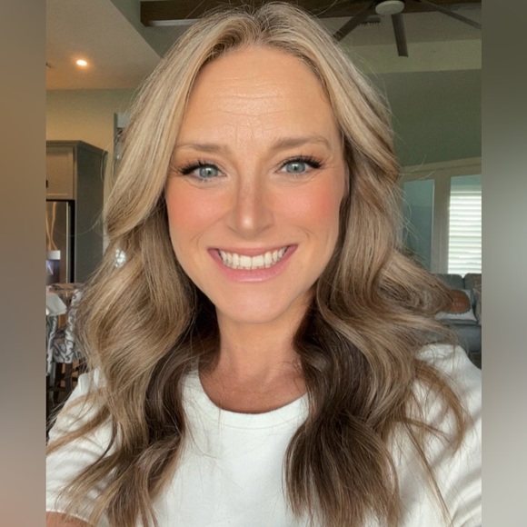 Profile Picture of Renee Wortsman (@nadub424) on Poshmark