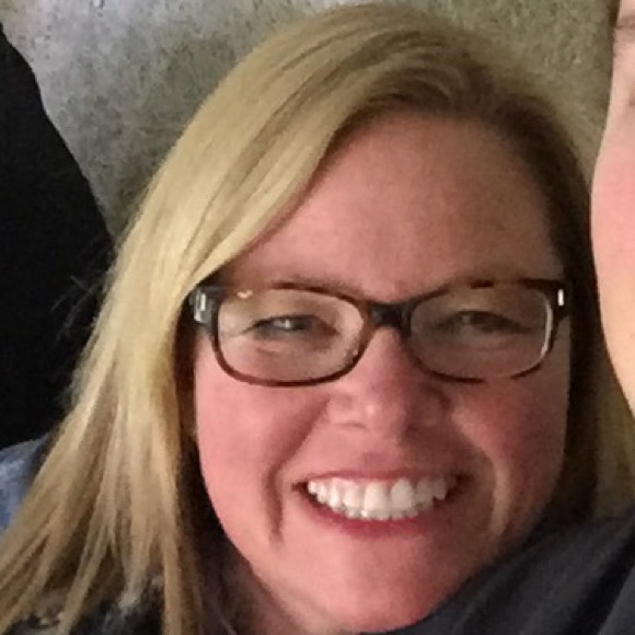 Profile Picture of Kim Makowski (@kmakow65) on Poshmark