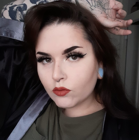 Maya Clague - Poshmark Profile Picture of Maya Clague (@maya_clague) on Poshmark