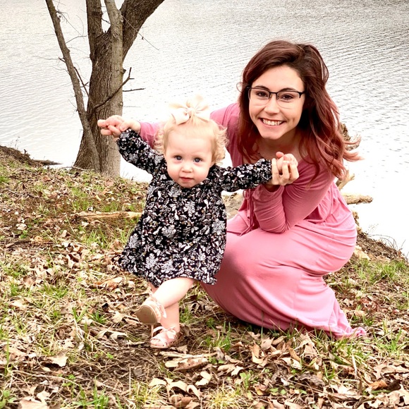 Saritha Staiger - Poshmark Profile Picture of Saritha Staiger (@sarithaann1997) on Poshmark