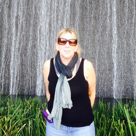 Profile Picture of Claudia Schoener (@claudiaschoener) on Poshmark