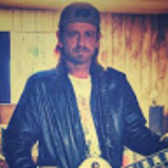 Profile Picture of Chris Nowlin (@chrisnowlin) on Poshmark