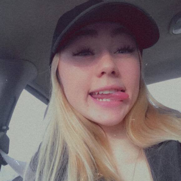 Profile Picture of April Thompson (@brnt) on Poshmark