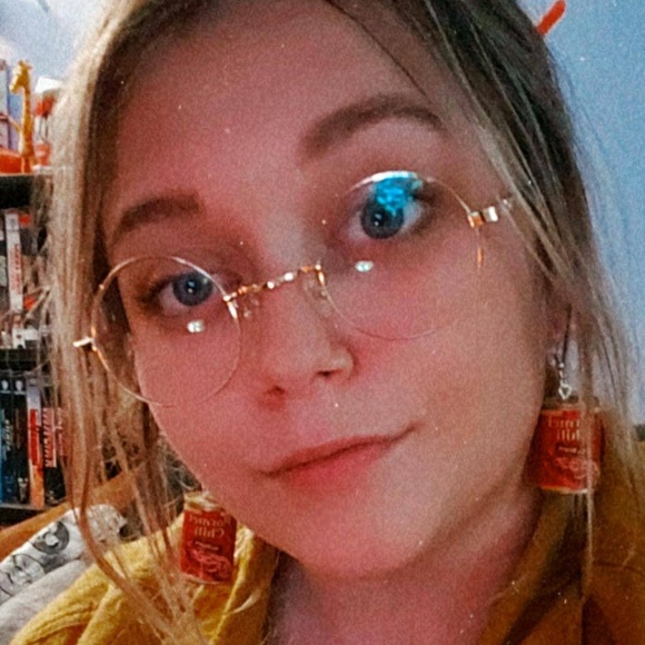 Profile Picture of Brenna Kesson (@kessonbrenna) on Poshmark