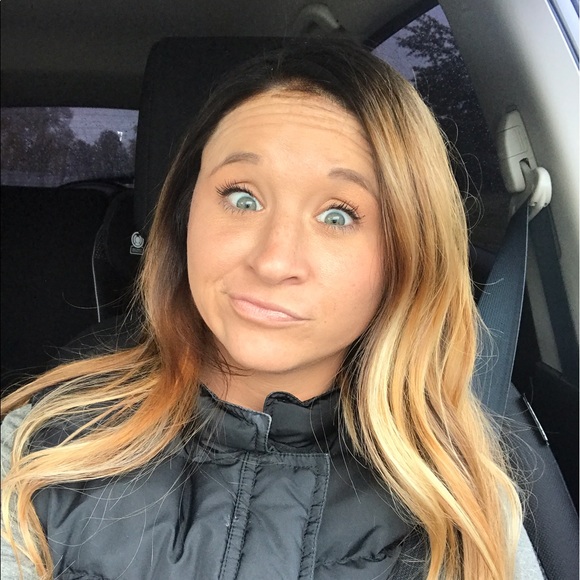 Profile Picture of Kate Terry (@kateterry22) on Poshmark