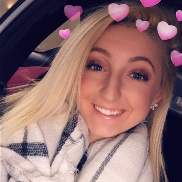 Profile Picture of Jamie Guske (@jaylove0326) on Poshmark