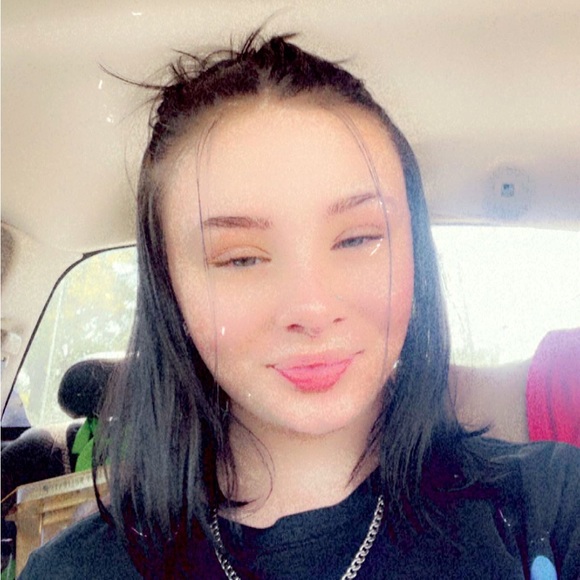 Profile Picture of Haley Crum (@haleycrum16) on Poshmark