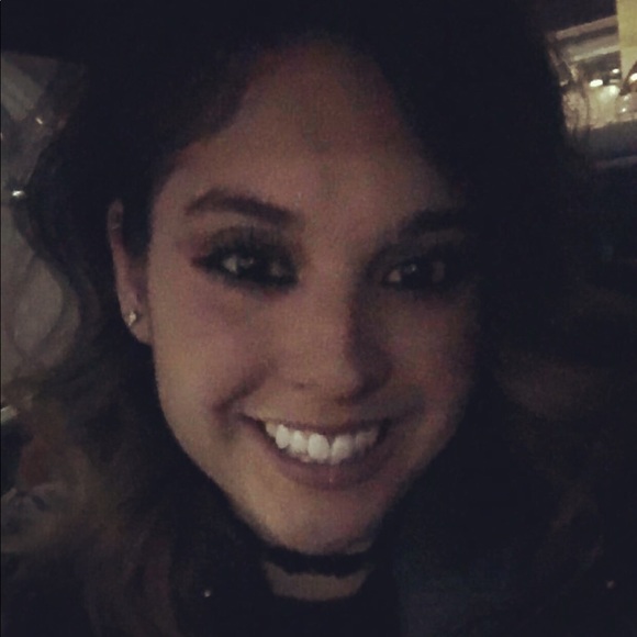 Profile Picture of Estrella Bachtle (@estrellabachtle) on Poshmark
