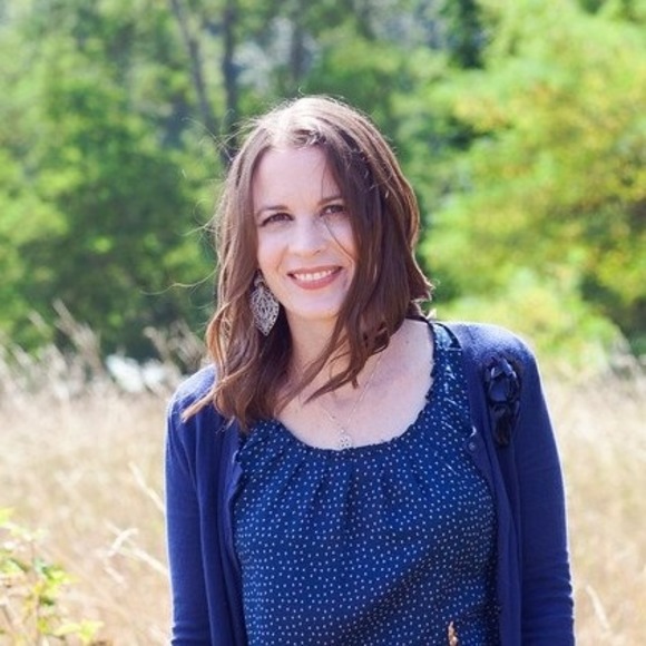 Profile Picture of Julianna Wilkes poplin (@jewelsie37) on Poshmark