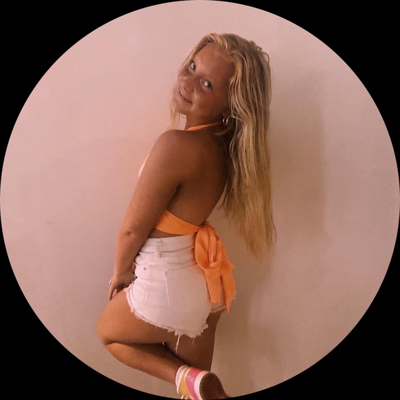 Profile Photo of Kennedy June (@kennedyj14) on Poshmark