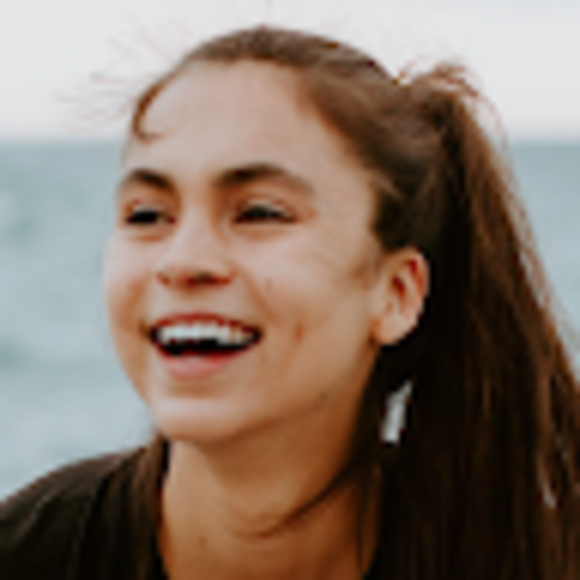 Profile Picture of Selena Sharpless (@selenasharpless) on Poshmark