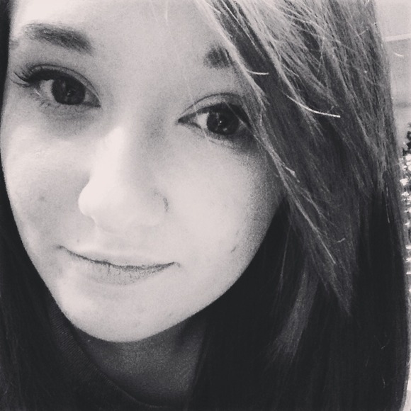 Profile Picture of Ashley Sexton (@ashleynasha) on Poshmark