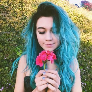 Profile Picture of Jessie Trash (@mermaidmememom) on Twitter