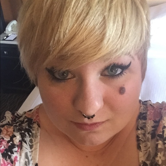 Profile Picture of Kelsey Poyer (@priince22) on Poshmark