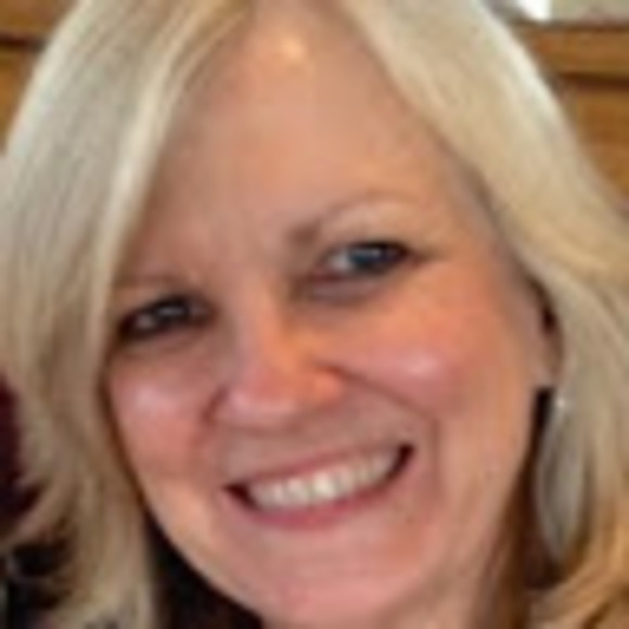 Profile Picture of Aimee Gusky (@aimeegusky) on Poshmark