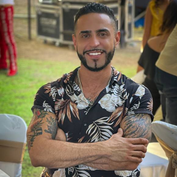 Profile Picture of Alejandro Rendon (@alejandrorendon) on Poshmark