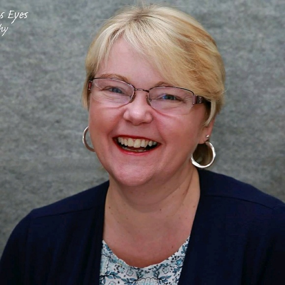 Profile Picture of Brenda g Kniss (@bgkniss) on Poshmark