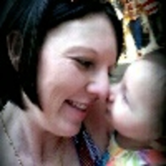 Profile Picture of Robin Dockal (@ndockal) on Poshmark