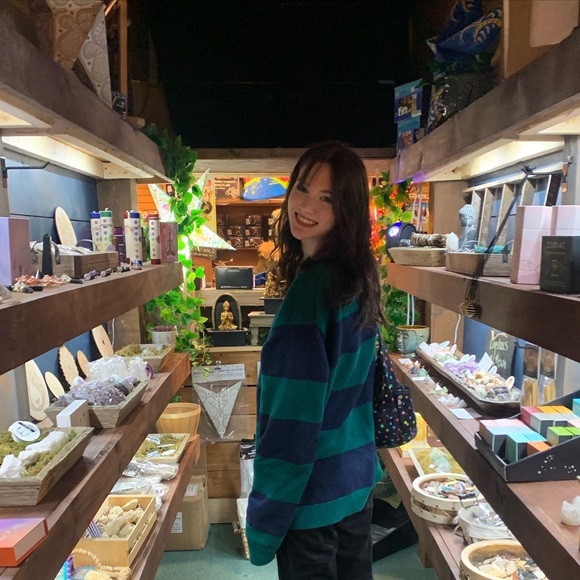 Profile Picture of Jo Santos (@aluvlettertojo) on Poshmark