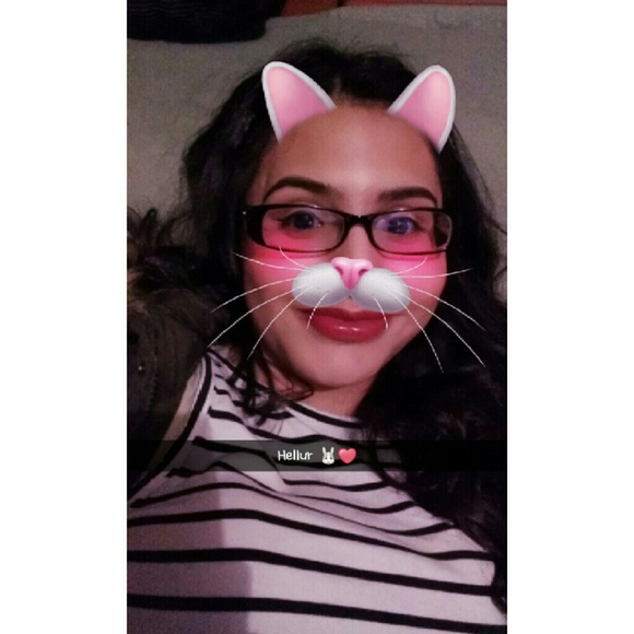 Profile Picture of Lucia Leal (@lucia23_xoxo) on Poshmark