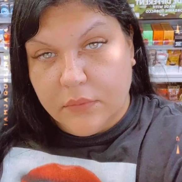 Profile Picture of Nichole Simoné (@jessjess2000b) on Poshmark