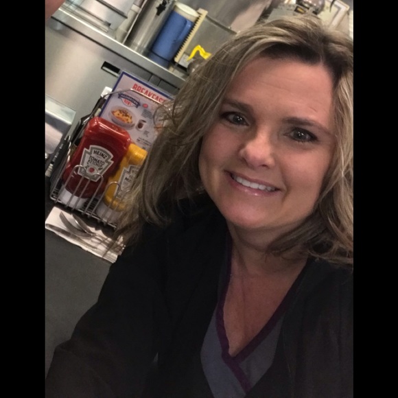 Profile Picture of Kim Klein (@kimdklein2017) on Poshmark