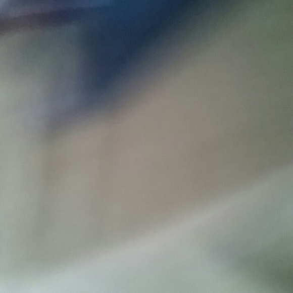 Profile Picture of Leigh Paulino (@leigh02081) on Poshmark