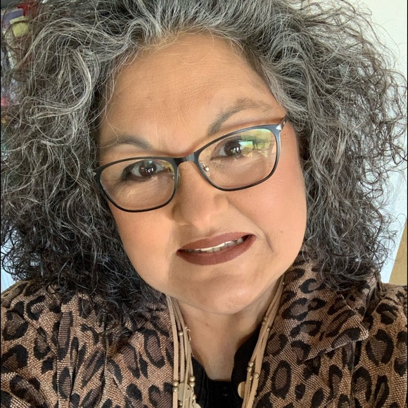 Profile Picture of Lisa Simpson (@simpgal) on Poshmark