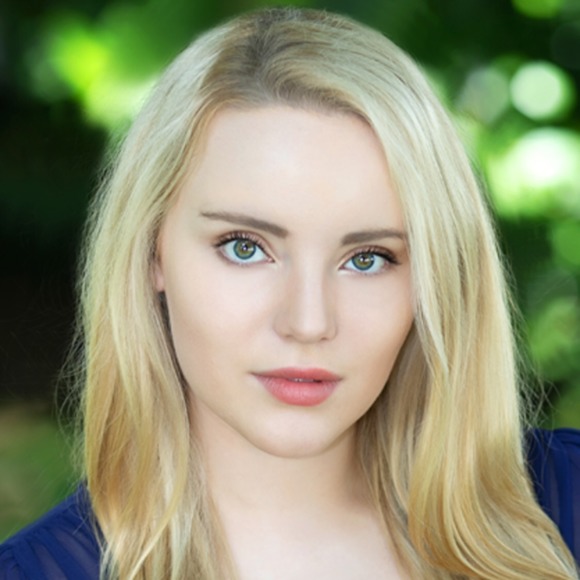 Profile Picture of Olivia Fosson (@ogfosson) on Poshmark