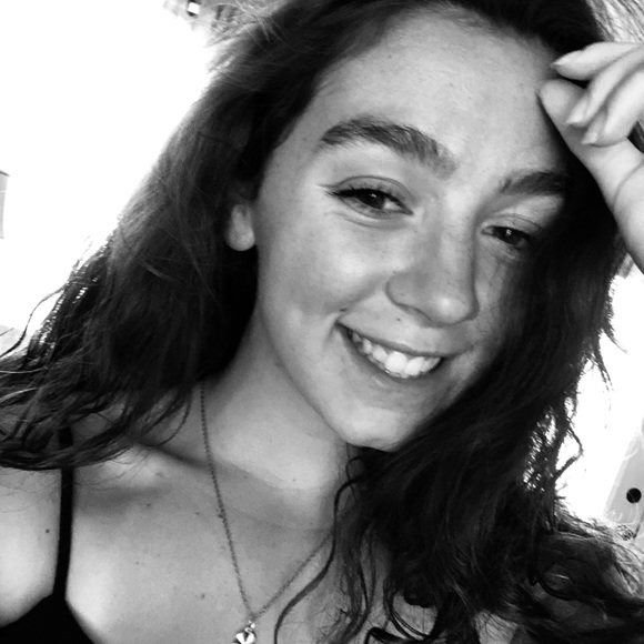 Profile Picture of Lorie-jade Fournier (@ljfournier_) on Poshmark