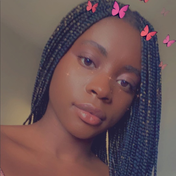 Profile Picture of Violet Picerne (@violet2021) on Poshmark