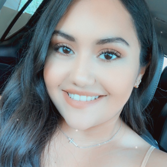 Profile Picture of Samantha Molina (@smolina0720) on Poshmark