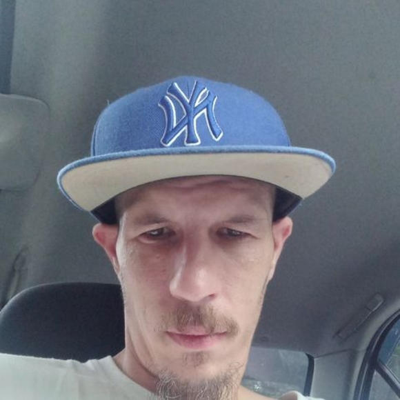 Profile Picture of Michael Hollister (@michaelholli617) on Poshmark