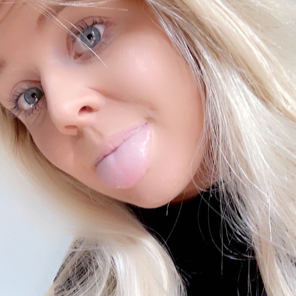 Profile Picture of Hanna Michalsen (@hmichalsen) on Poshmark