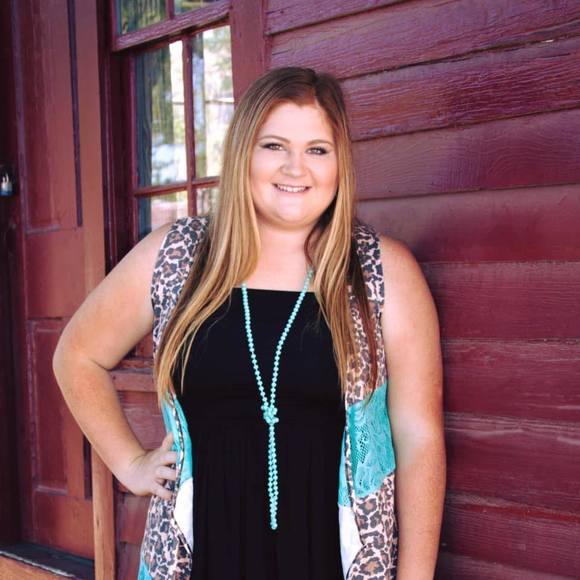 Profile Picture of Raegan Jones (@raeganjones801) on Poshmark