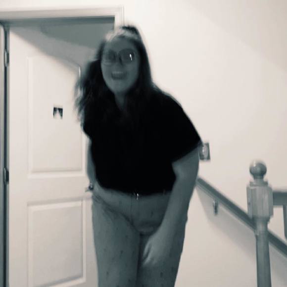 Profile Picture of Abbie Croushore (@ascroushore) on Poshmark