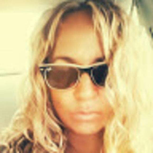 Profile Picture of Paula Wrenn (@pwrenn727) on Poshmark