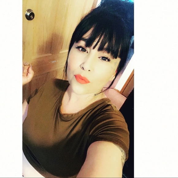 Profile Picture of Dardar Valadez (@darleeniexo) on Poshmark