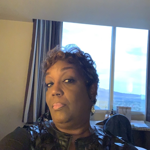 Profile Picture of Brenda Dixon (@brendadixon961) on Poshmark