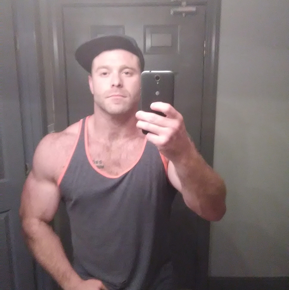 Profile Picture of Adam Keylon (@rhondakeylon) on Poshmark