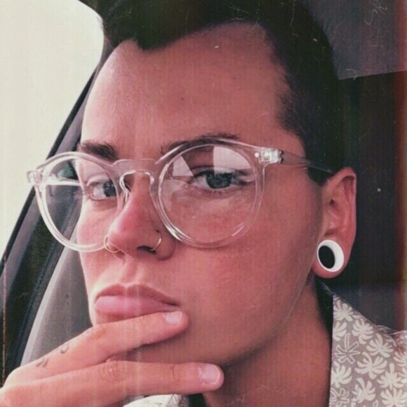 Profile Picture of Lauren Bojarski (@laurenboj) on Poshmark