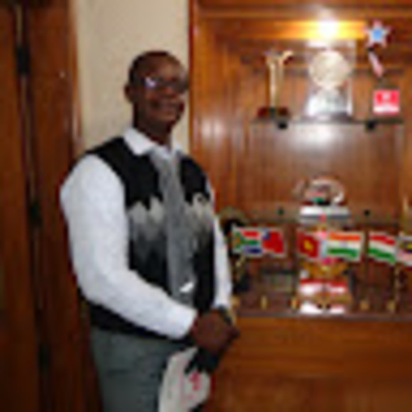 Profile Picture of Cyril Dunkwu (@cyril2002us) on Poshmark