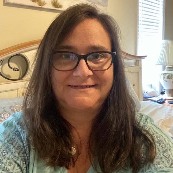 Profile Picture of Elizabeth Auderer (@eauderer) on Poshmark